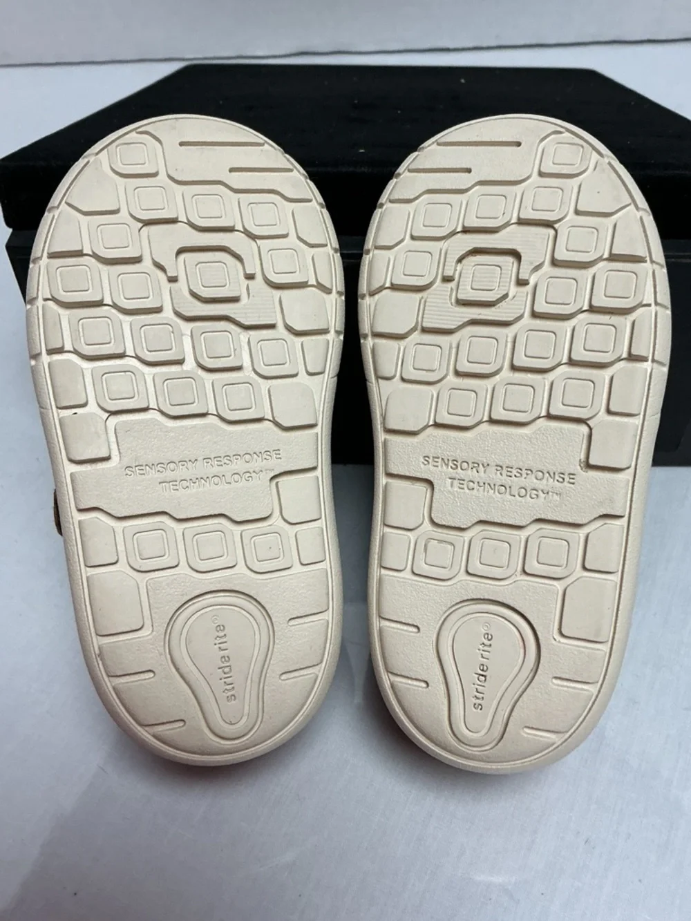 NEW Stride Rite SRT Alfredo Brown Leather Hook & Loop Sneaker 5M